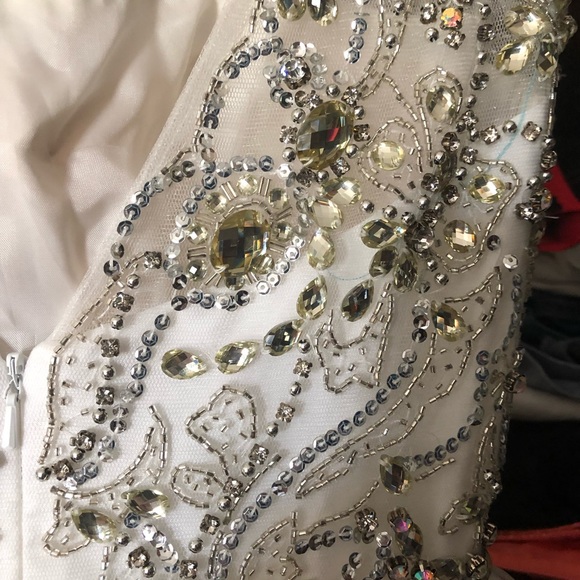 Sherri Hill. Beaded top with Tulle Skirt. Size 0. - Picture 7 of 8